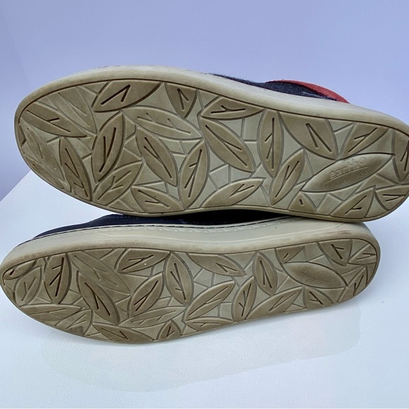 Earth, mid-top, leather & fabric sneaker, Zane navy & red, women’s size 8.5 - Picture 14 of 16